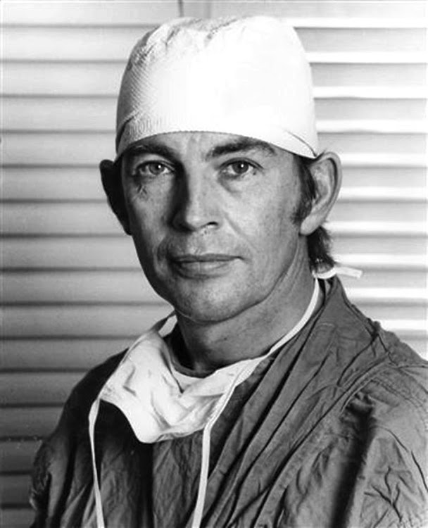 At which hospital did Dr Chris Barnard perform the world’s first successful heart transplant?