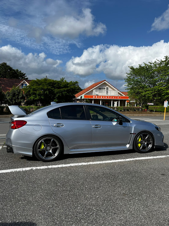 WRX STIの真横ショット・低いようで低くない丁度良い高さ・６月もよろしくお願いします・愛車の日・６月も宜しくお願いしますに関するカスタム事例の投稿画像3枚目