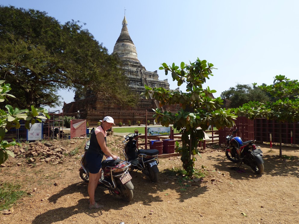 bagan - SHWESANDAW PAGODA 