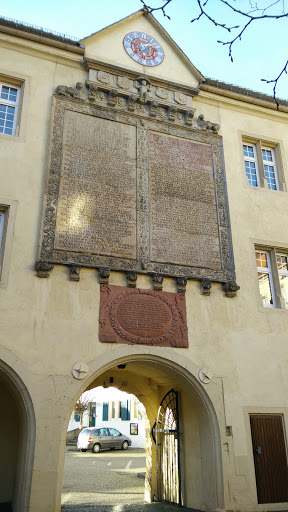 Gedenktafel im Schloßhof zum Hugenotten-Krieg