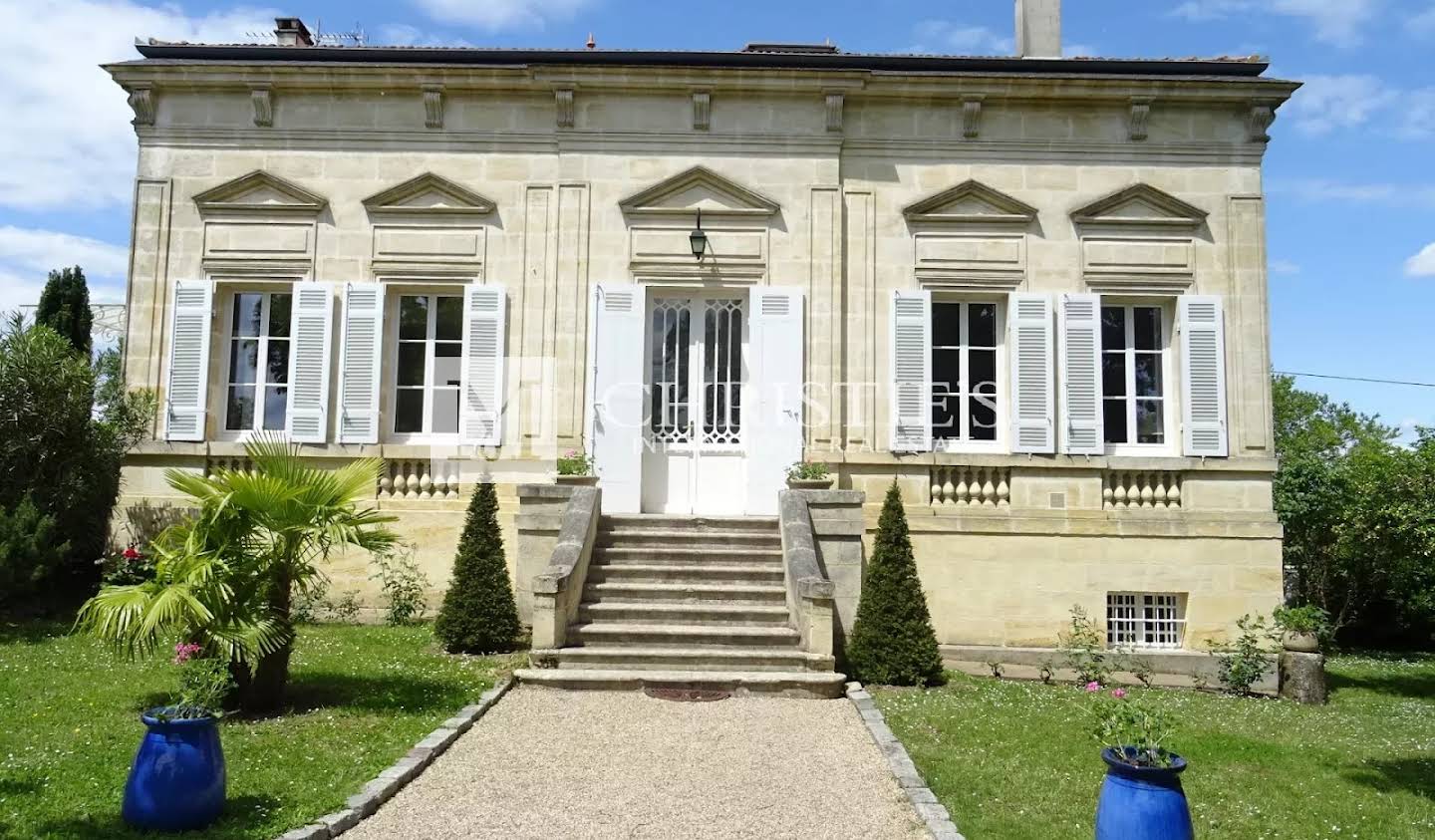 Propriété avec piscine et jardin Libourne