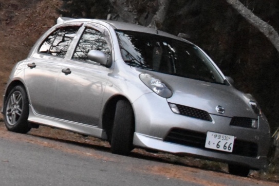 マーチの12SR・タイヤ・123Sに関するカスタム事例の投稿画像1枚目