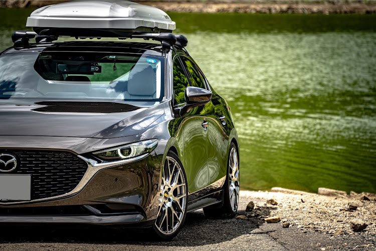 MAZDA3の左半顔写真展・過去写真・ステッカー・ジャパンスマートドライバー・JAPAN SMART DRIVERに関するカスタム事例の投稿画像2枚目