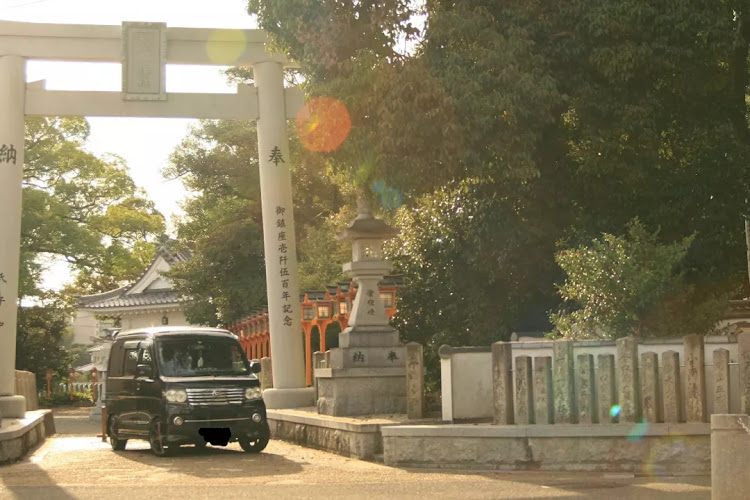 アトレーワゴンの鳥居・光と影・神社・ドライブ途中・夕日に関するカスタム事例の投稿画像1枚目