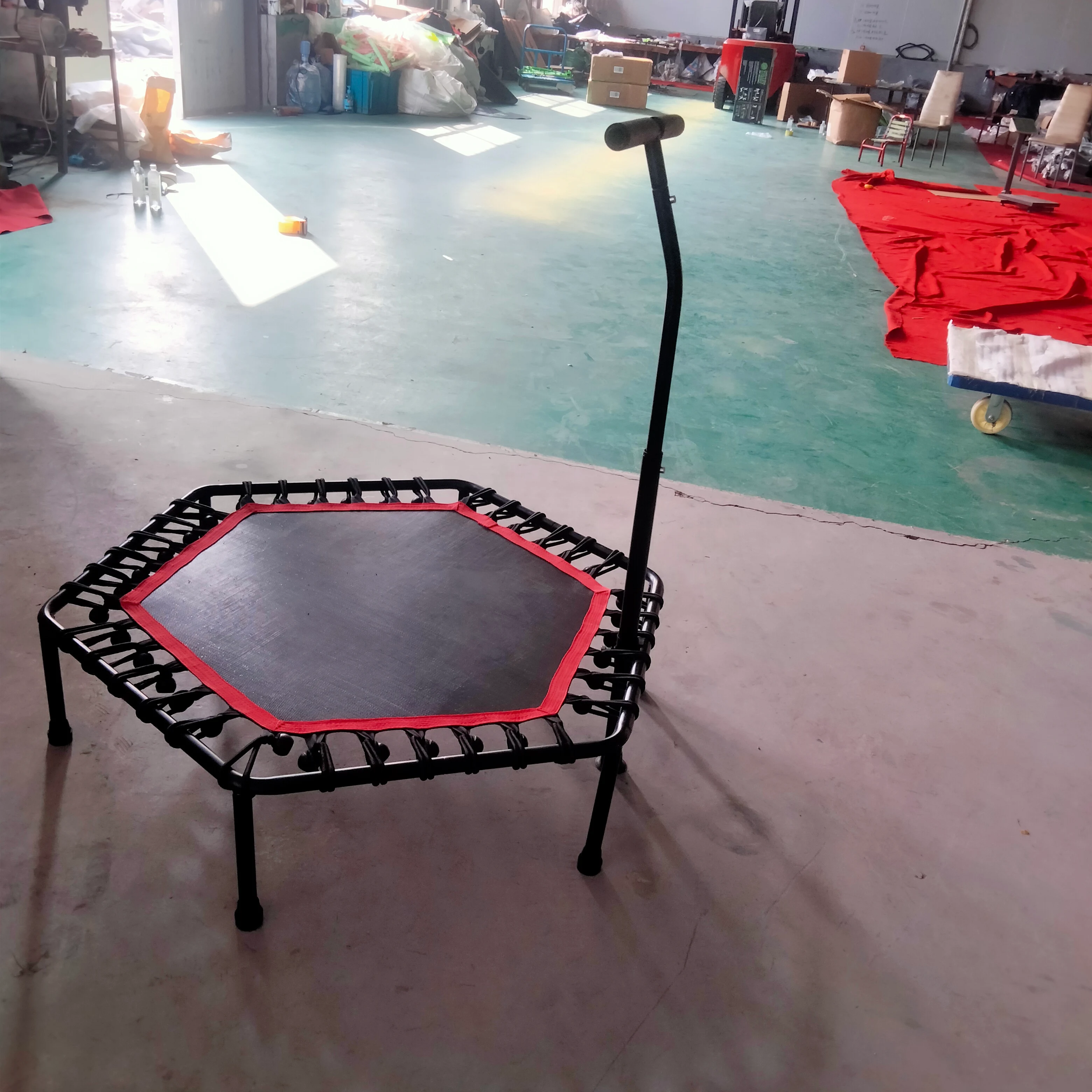 Title 5, Zeshoekige trampoline voor binnenshuis met arml...