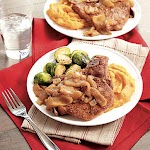 Spiced Apple Pork Chops was pinched from <a href="http://www.myrecipes.com/recipe/spiced-apple-pork-chops-50400000124226/" target="_blank">www.myrecipes.com.</a>