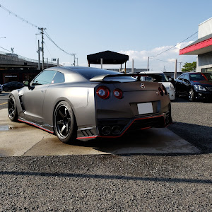 NISSAN GT-R