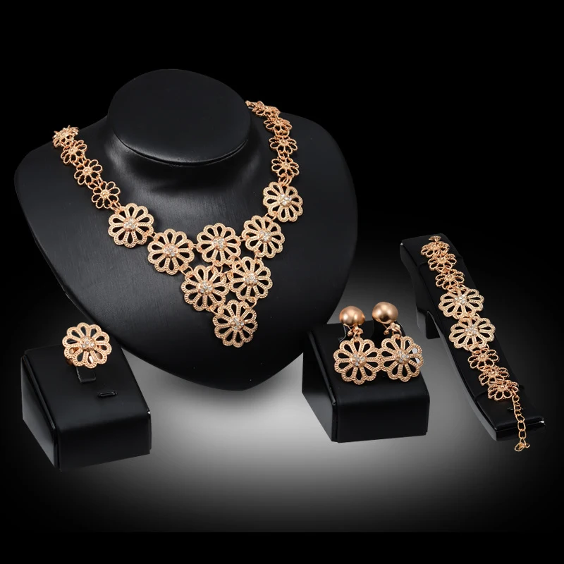Ensemble de Bijoux Exagéré Fleur Multicouche Affirmez Votre Style avec cet Accessoire Unique pour un Look Tendance et Élégant Parfait pour Toutes Occasions