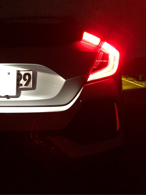 シビックのfk7・夜撮り・iPhoneクオリティに関するカスタム事例の投稿画像2枚目