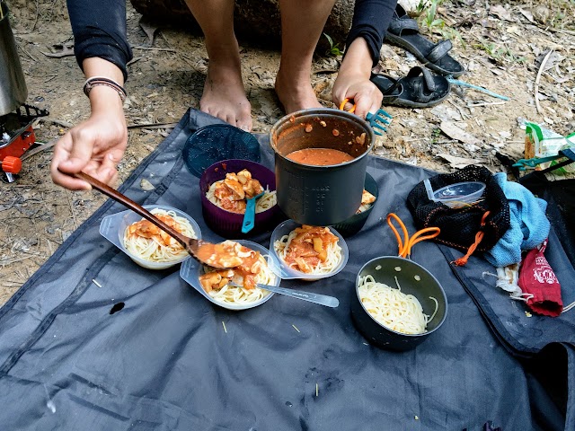 Mount Tahan Kem Kor Campsite cooking food