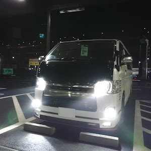 ハイエースバン TRH200V