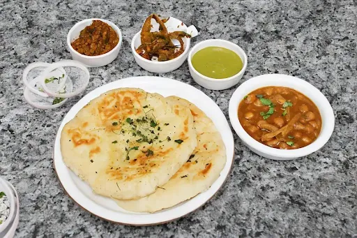 Amritsari Desi Ghee Chole With 3 Kulcha