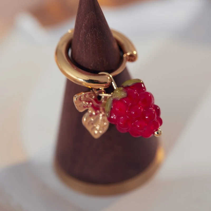Title 6, Boucles doreilles fruits framboise en verre ro...