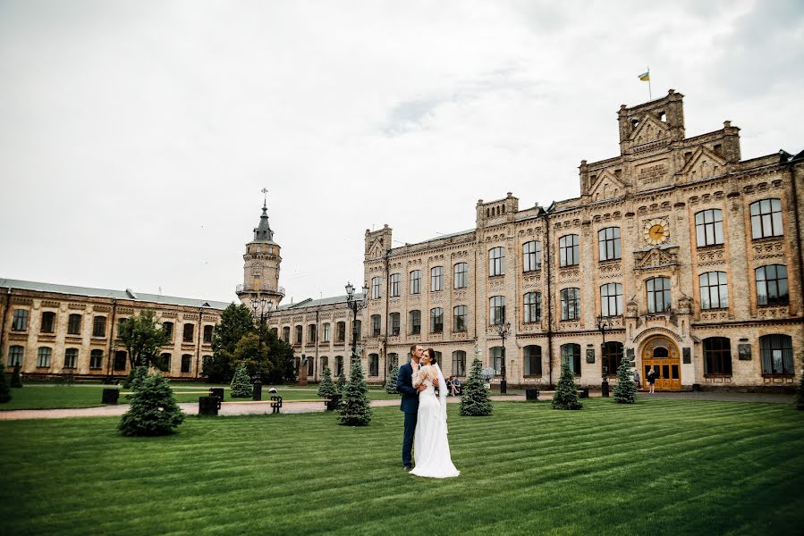 Fotógrafo de casamento Kirill Lopatko (lo-kyr). Foto de 2 de setembro 2020