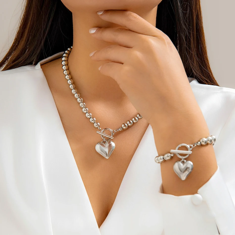 Geometrische kralen liefdesketting en armband, past overal bij. De perfecte set om je outfit mee af te maken.