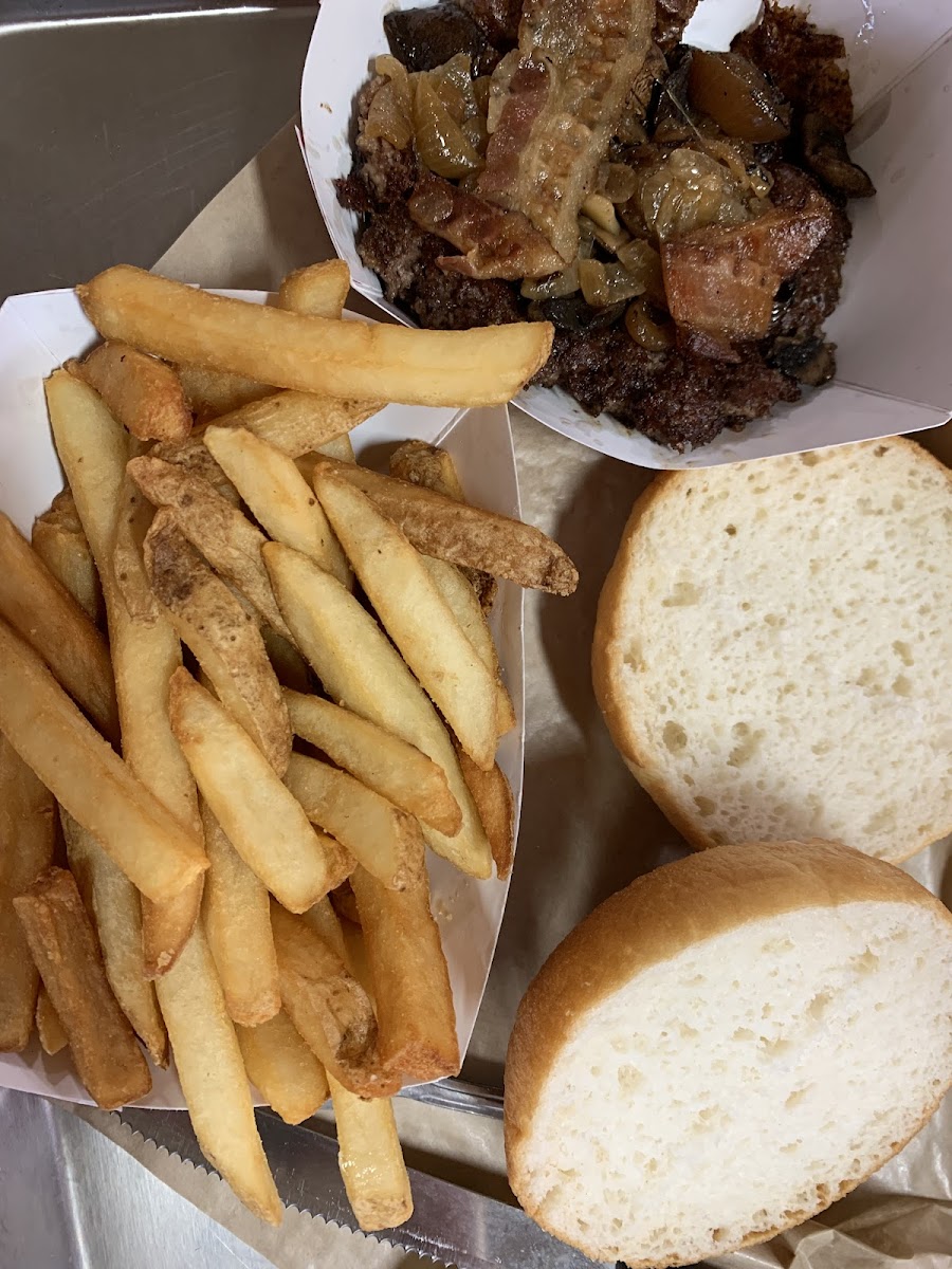 Burger / bun / fries