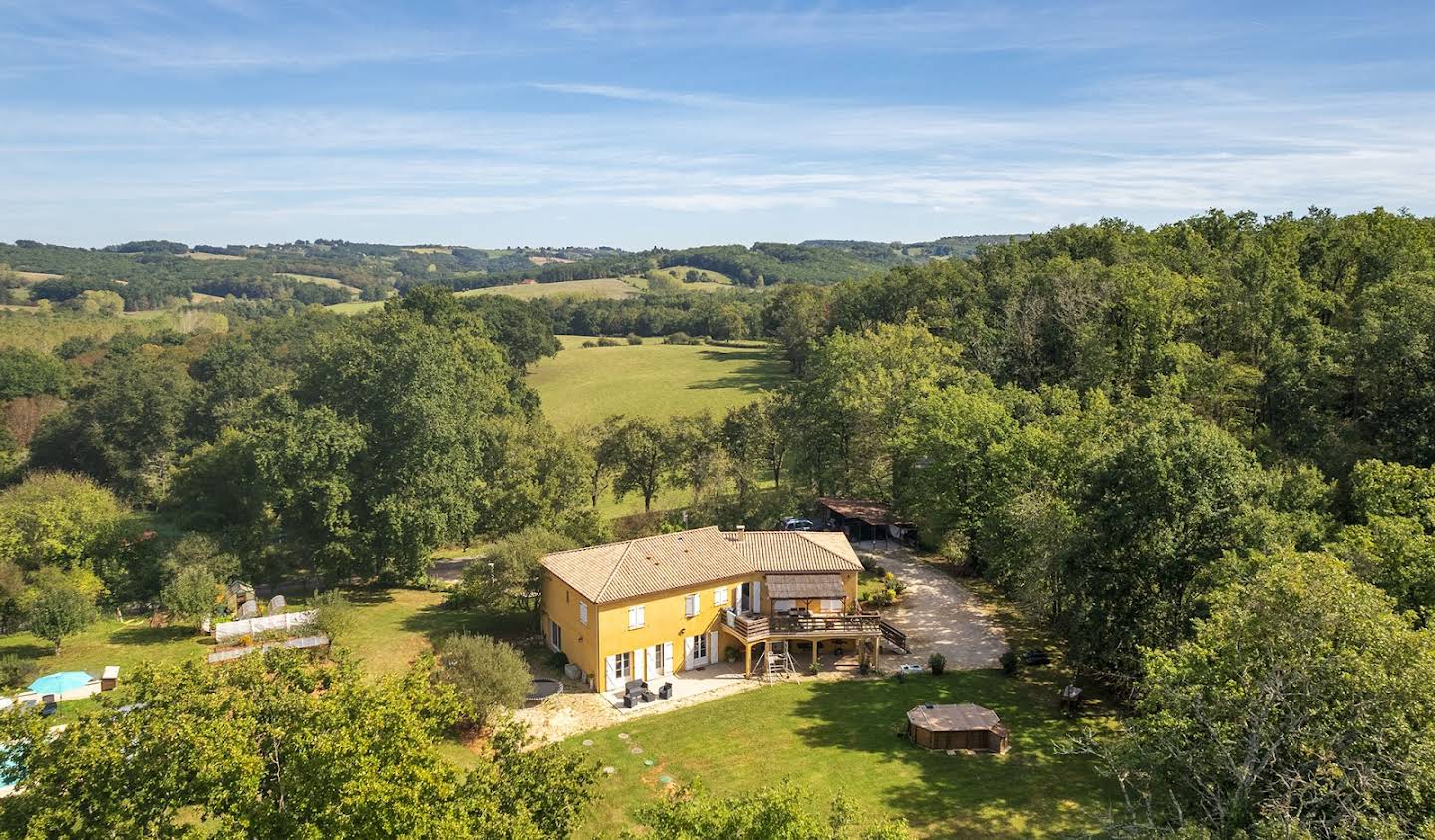 Maison avec piscine Hautefort