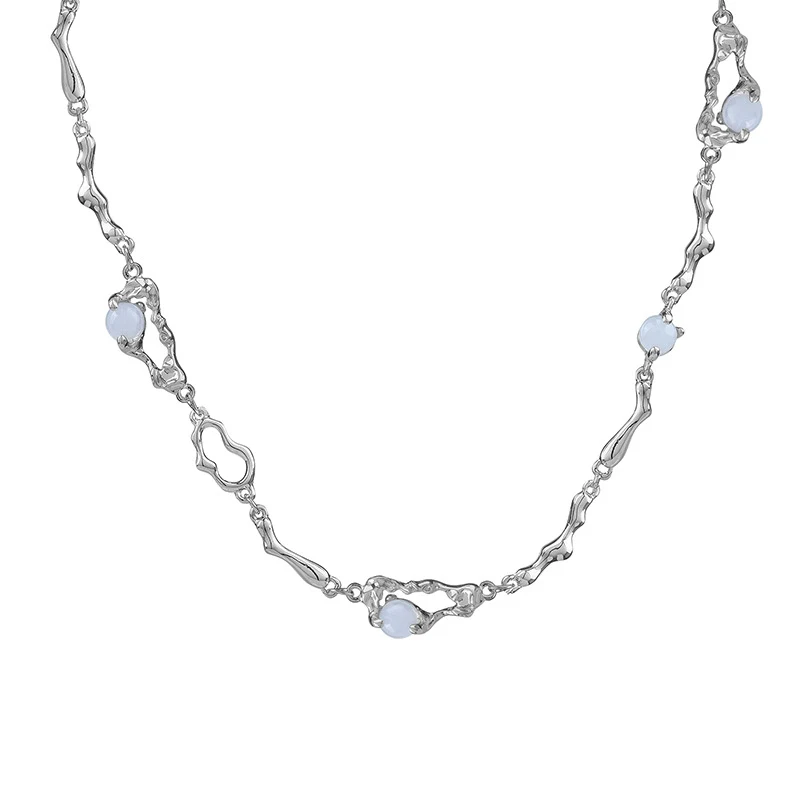 Collier épingle irrégulier pour femme Luxe léger, un accessoire élégant et sophistiqué qui ajoute une touche moderne à toute tenue.