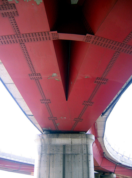 Red Bridge di komatose