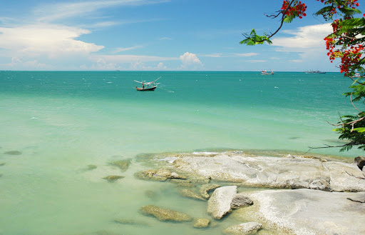 Hua-Hin-Thailand.jpg - Hua Hin Beach in northern Thailand.