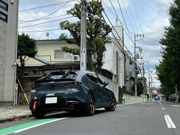 MAZDA3のMAZDA3ファストバック・シグネチャースタイル・汎用GTウィング・MAZDA・送迎に関するカスタム事例の投稿画像1枚目