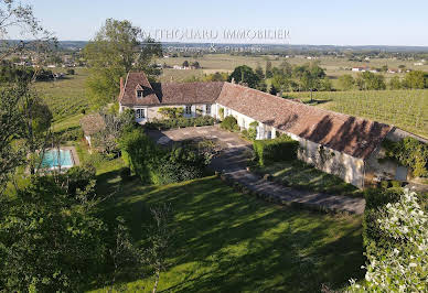 Propriété avec piscine et jardin 5