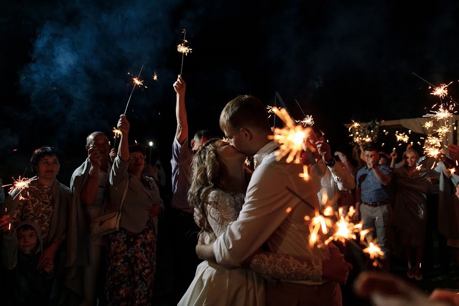 Fotógrafo de casamento Oksana Arkhipova (oksanaarkh). Foto de 11 de setembro 2019