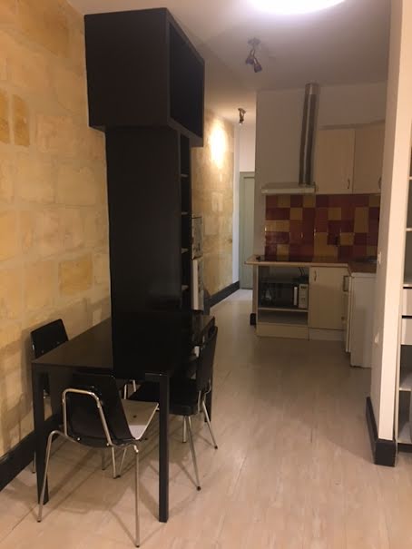 Location meublée appartement 3 pièces 42 m² à Bordeaux (33000), 641 €