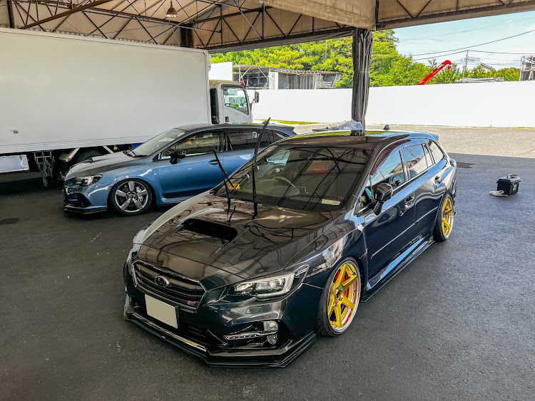 レヴォーグのいつもイイネ&コメントありがとうございます🙇‍♂️・DOMさんフルラッピング・Pearl Dark Green・グラフィティーアート・サンダーおじさん⚡️に関するカスタム事例の投稿画像5枚目