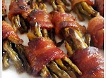 Sweet Green Bean and Bacon Bundles was pinched from <a href="http://momspark.net/no-brainer-recipe-sweet-green-bean-and-bacon-bundles/" target="_blank">momspark.net.</a>