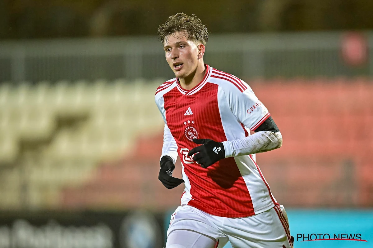 Le soulagement pour Mika Godts, sorti sur civière avec l'Ajax 