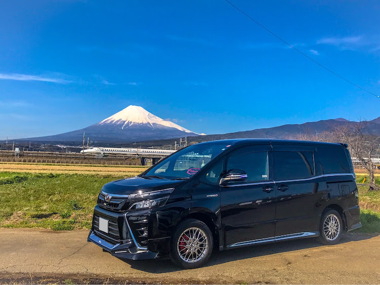 ヴォクシーの皆様おはようございます・富士山&新幹線&愛車・TEAM Excitación・富士山・夜のびゅーおに関するカスタム事例の投稿画像1枚目