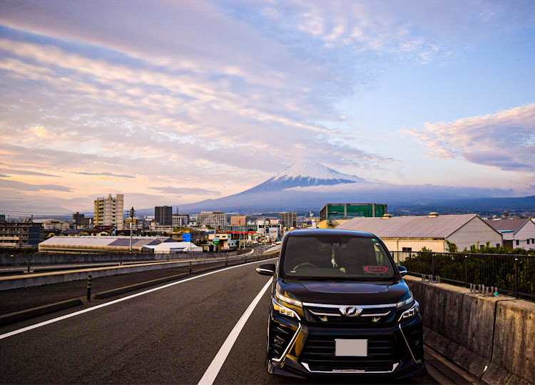 ヴォクシーのTEAM Excitación・夕陽に照らされて・コロナウイルスに負けるな・オン会・富士山に関するカスタム事例の投稿画像1枚目