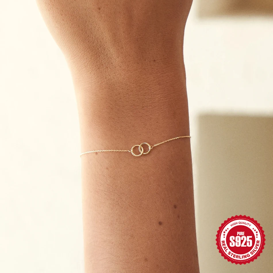 Pulsera de anillo en forma de 8 para mujer, versátil y elegante, perfecta para cualquier atuendo. Diseño moderno, ideal para uso diario.