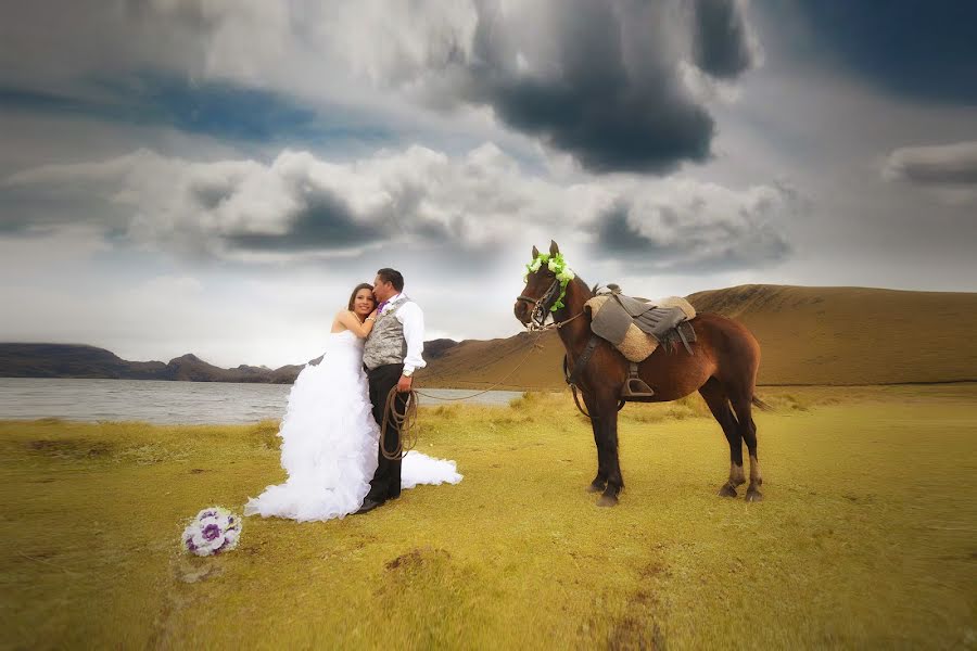 Fotógrafo de casamento Juan Carlos Acosta Minchala (acostaminchala). Foto de 1 de agosto 2017