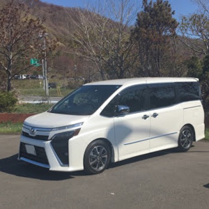 ヴォクシー ZRR85W