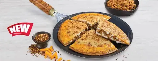 Chicken Keema Paratha Pizza