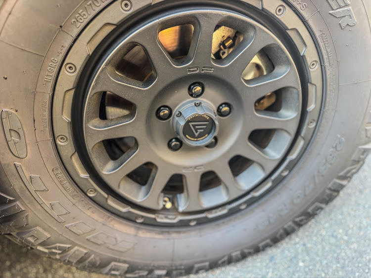 RAV4のRAV4・MXAA54・DELTA FORCE OVAL・NITTO RIDGE GRAPPLER・株式会社フォースに関するカスタム事例の投稿画像2枚目