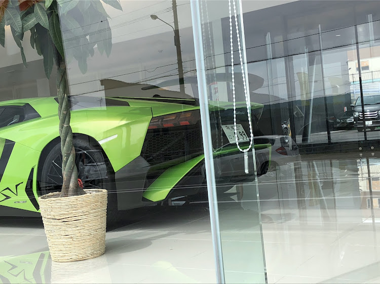 アヴェンタドールのハイパーカー・スーパーヴェローチェ・sv・ランボ・ランボルギーニに関するカスタム事例の投稿画像1枚目
