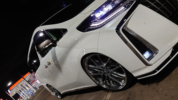 アルファードのHKS Sｰstyle L・Krenze Weaval・22inch・AVID ENVigorに関するカスタム事例の投稿画像1枚目
