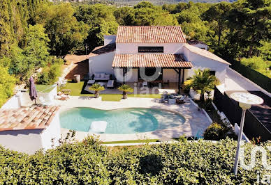 Maison avec piscine et terrasse 18