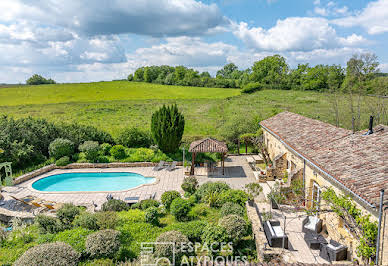 Maison avec piscine et terrasse 1