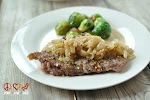 Broiled Skirt Steak with French Onion Gravy was pinched from <a href="http://peaceloveandlowcarb.com/2015/03/broiledskirt-steakwithfrenchoniongravy.html" target="_blank">peaceloveandlowcarb.com.</a>