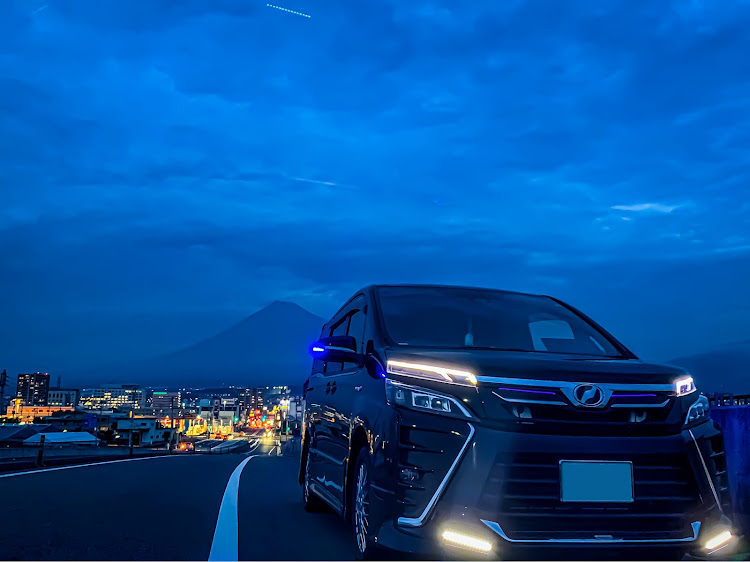 ヴォクシーのおはようございます😄・TEAM Excitación・台風接近中・気をつけて下さいに関するカスタム事例の投稿画像1枚目