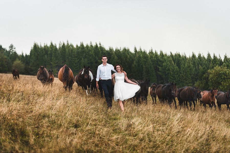 Wedding photographer Artur Olech (orzeszek1904). Photo of 1 October 2019