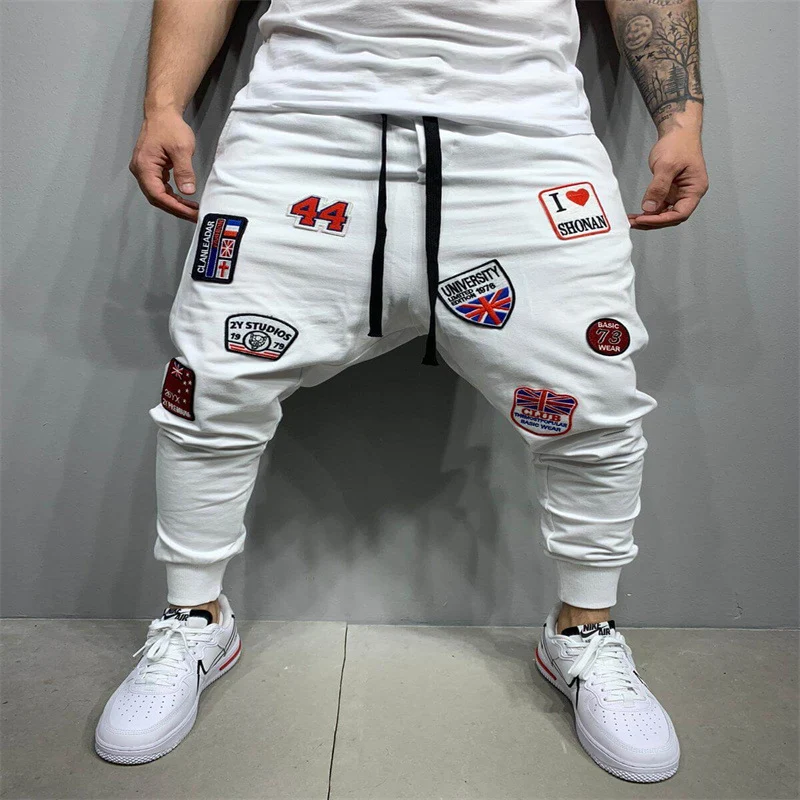Pantaloni sportivi casual da uomo per allenamento, comodi e versatili. Perfetti per lo sport e il tempo libero, garantiscono comfort.