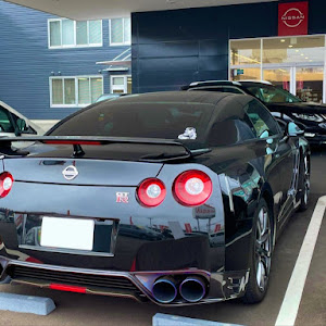 NISSAN GT-R