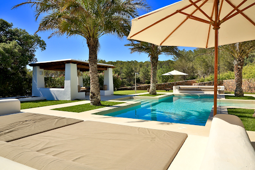 Maison avec piscine et jardin 5