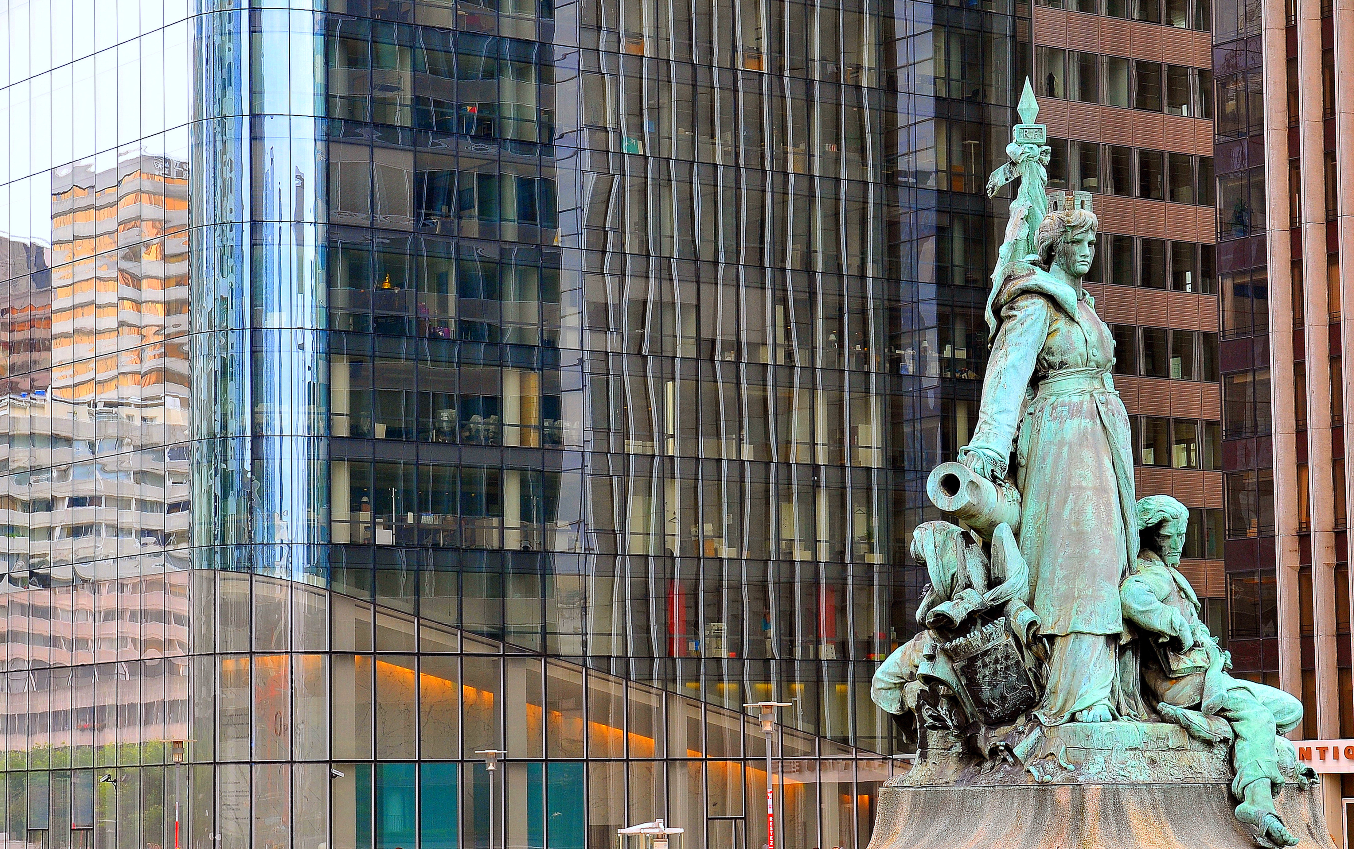 A Parigi : La Defense di Isidoro. 