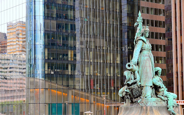 A Parigi : La Defense di Isidoro. 